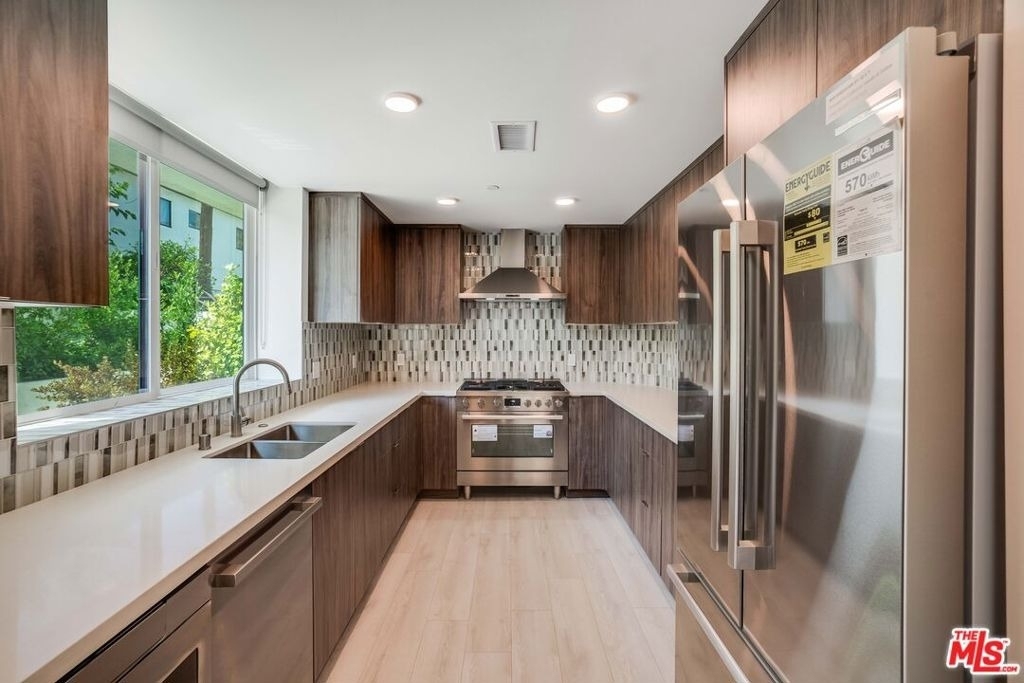 1021 S Shenandoah Street - Photo 2