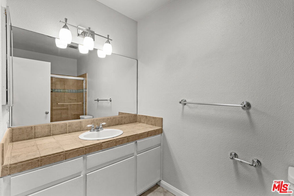 1342 Harvard Street - Photo 8