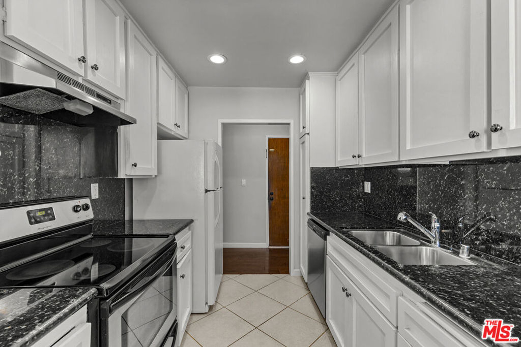 1342 Harvard Street - Photo 3