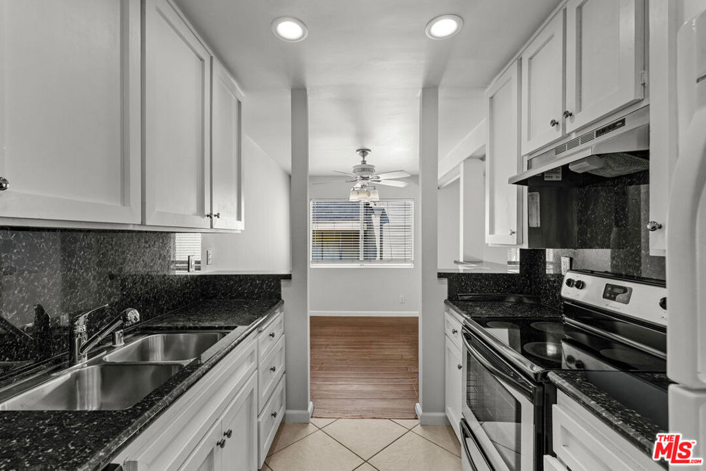 1342 Harvard Street - Photo 4