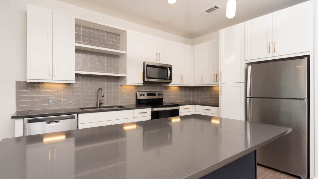 411 W Commerce St - Photo 56