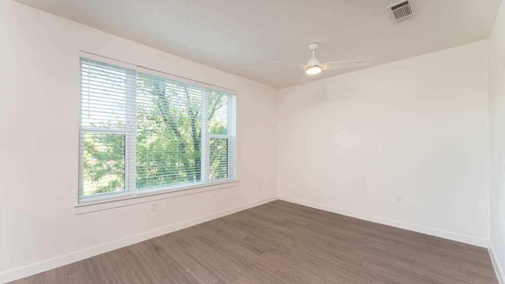 411 W Commerce St - Photo 73