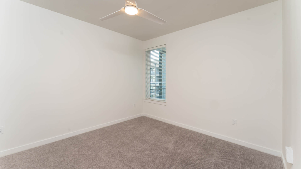 411 W Commerce St - Photo 59