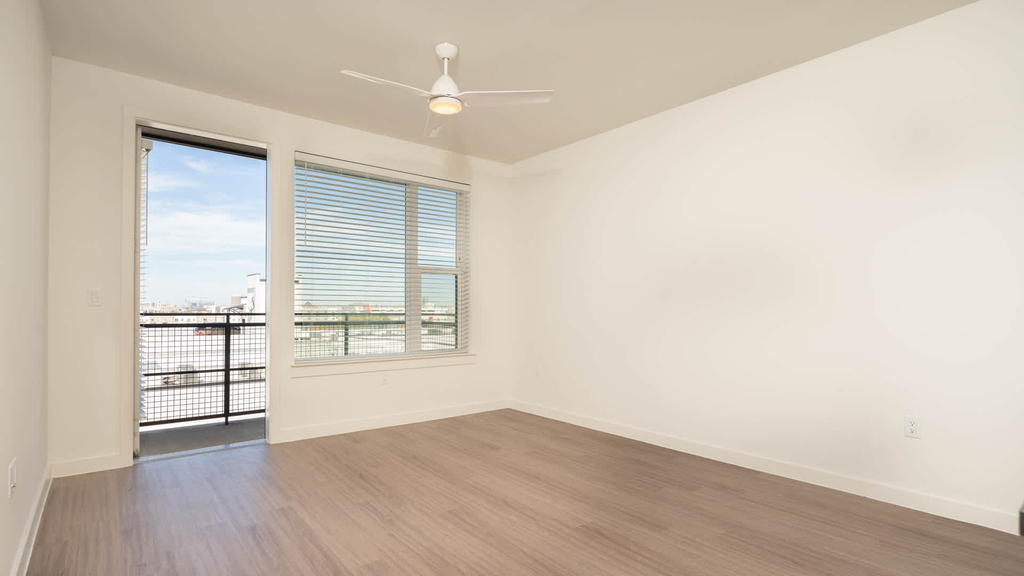 411 W Commerce St - Photo 12