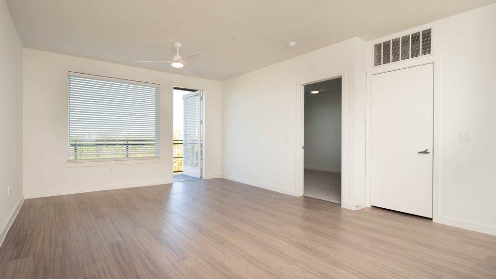 411 W Commerce St - Photo 51