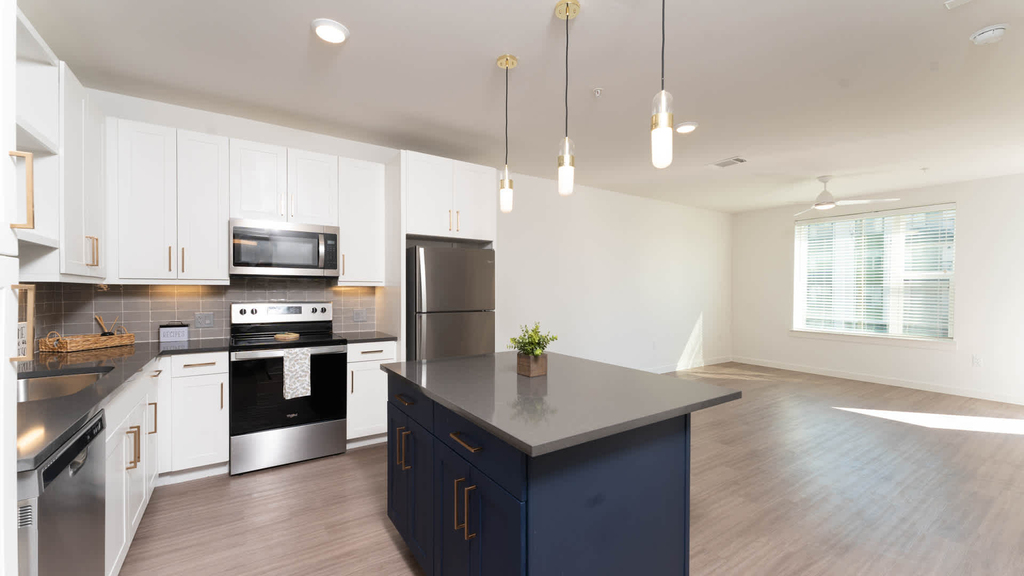 411 W Commerce St - Photo 65