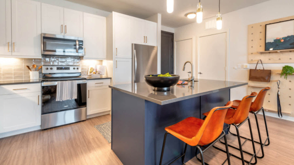 411 W Commerce St - Photo 5