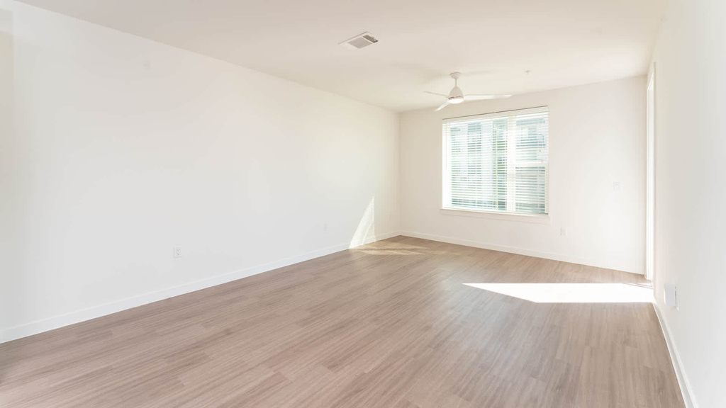 411 W Commerce St - Photo 67