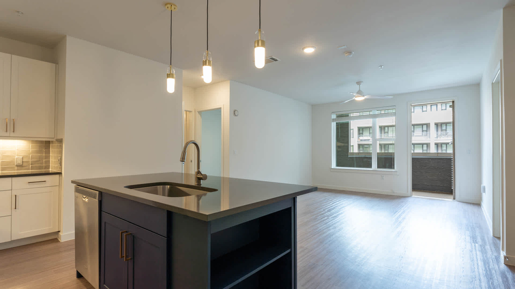 411 W Commerce St - Photo 8