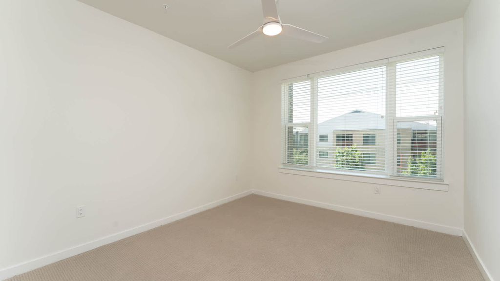411 W Commerce St - Photo 57