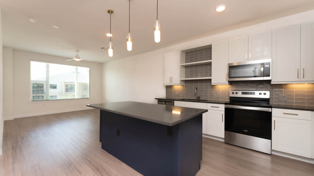 411 W Commerce St - Photo 54