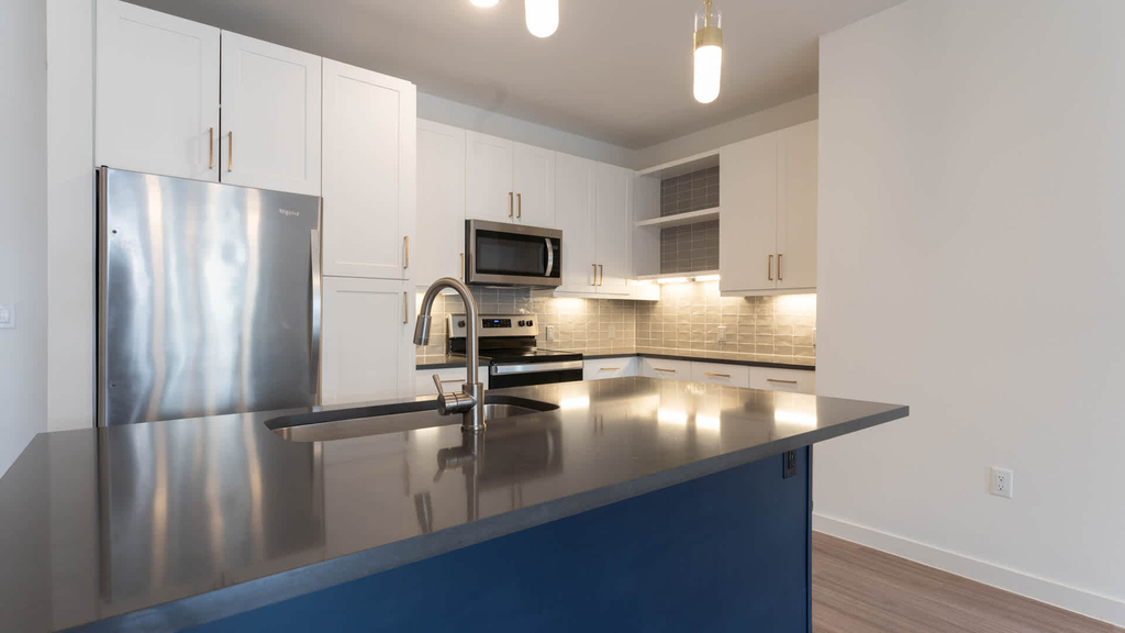 411 W Commerce St - Photo 6