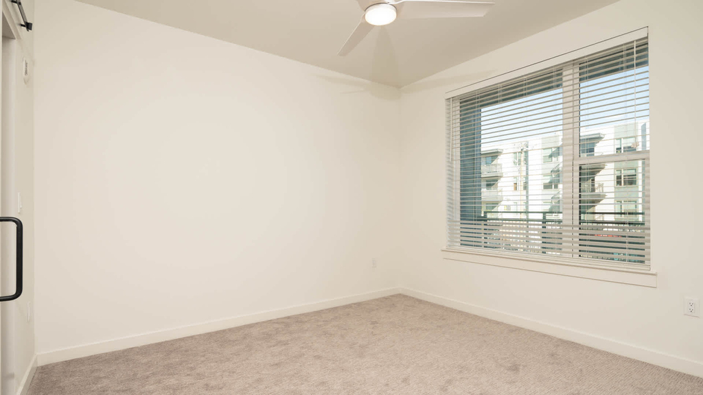 411 W Commerce St - Photo 19