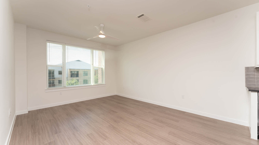 411 W Commerce St - Photo 55