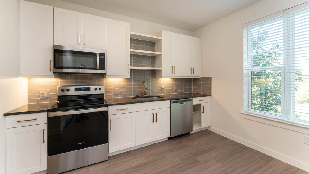 411 W Commerce St - Photo 71