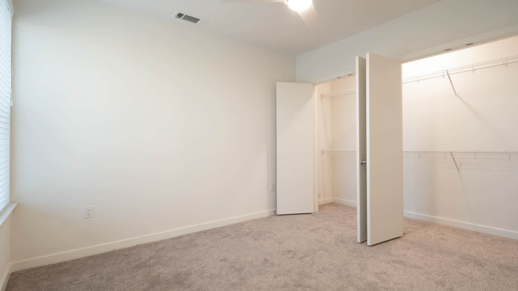411 W Commerce St - Photo 24