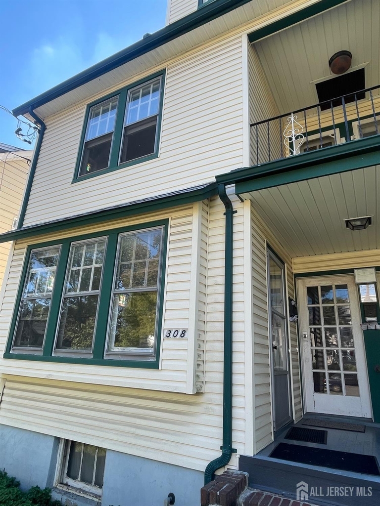 308 S 3rd Avenue S - Photo 2