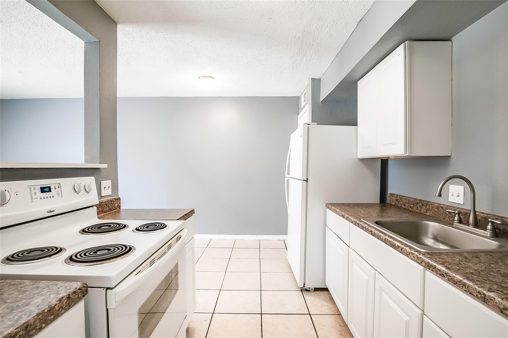 2215 Missionhill Dr - Photo 6