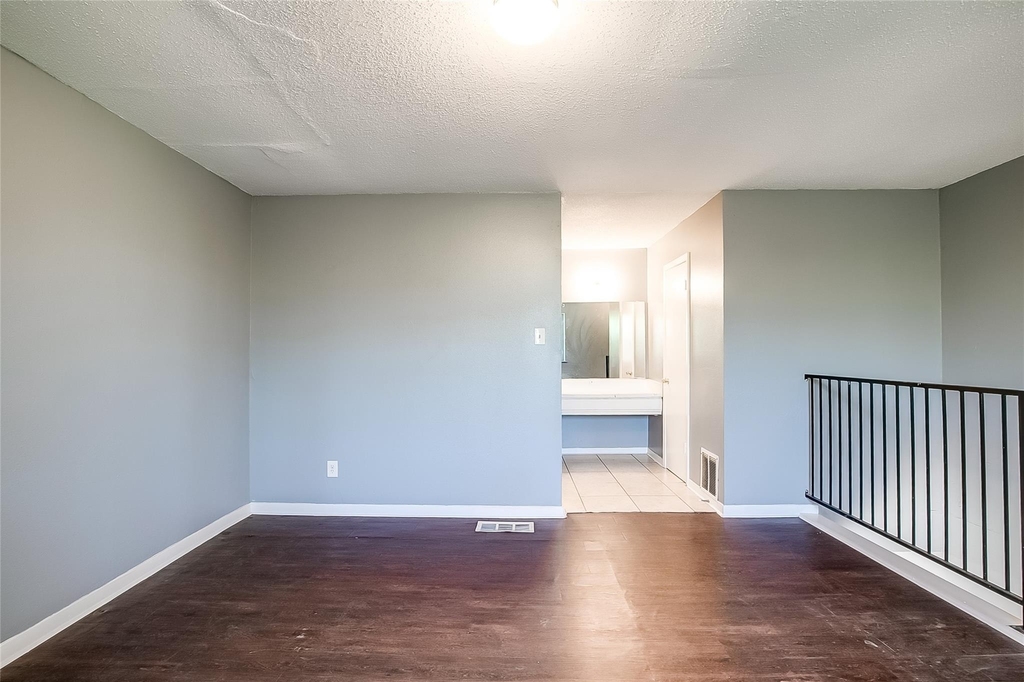 2215 Missionhill Dr - Photo 13