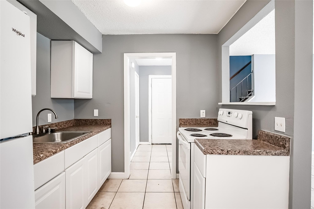 2215 Missionhill Dr - Photo 5