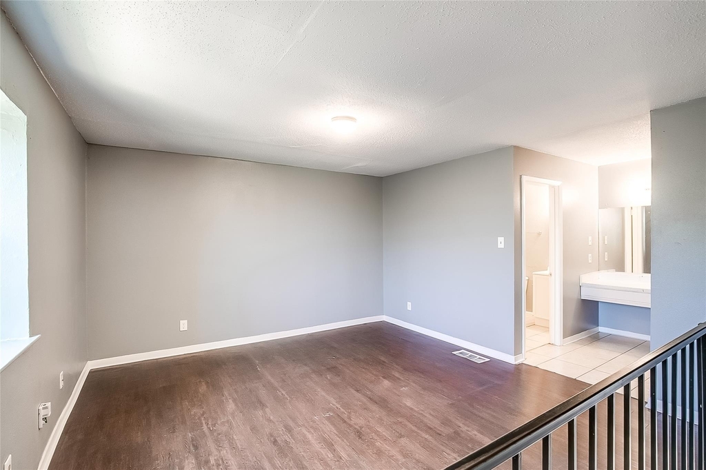 2215 Missionhill Dr - Photo 10