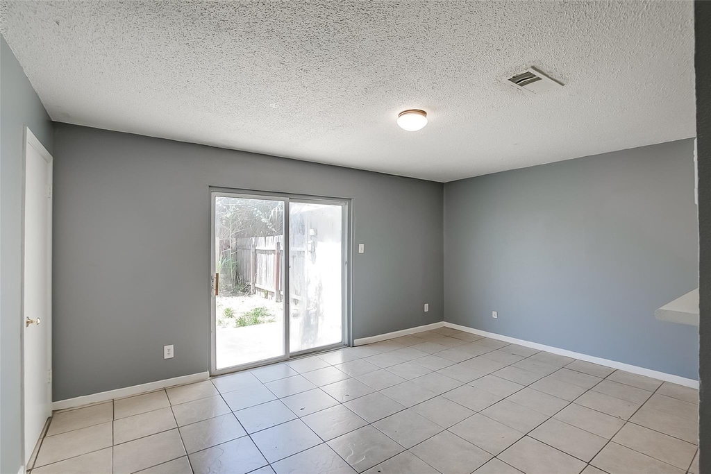 2215 Missionhill Dr - Photo 2
