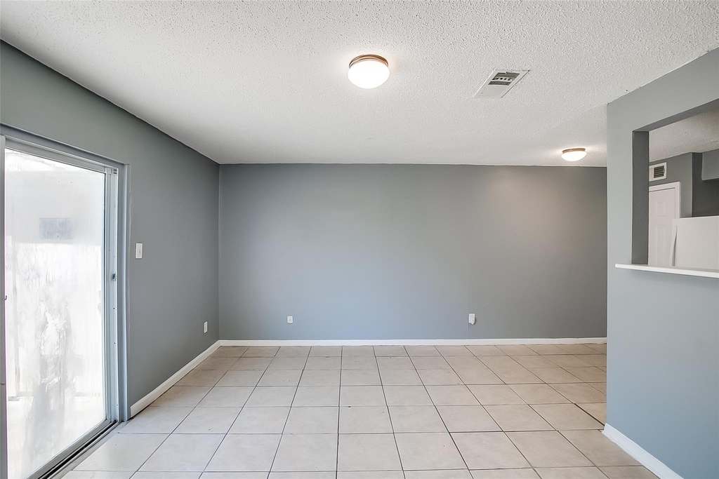 2215 Missionhill Dr - Photo 1