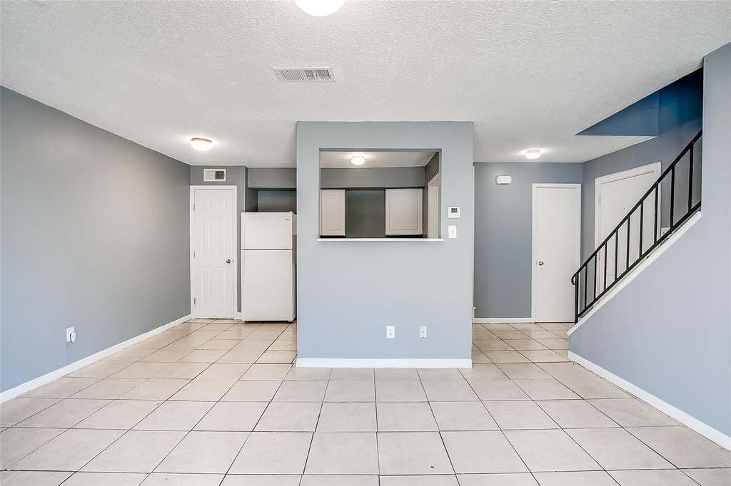2215 Missionhill Dr - Photo 3