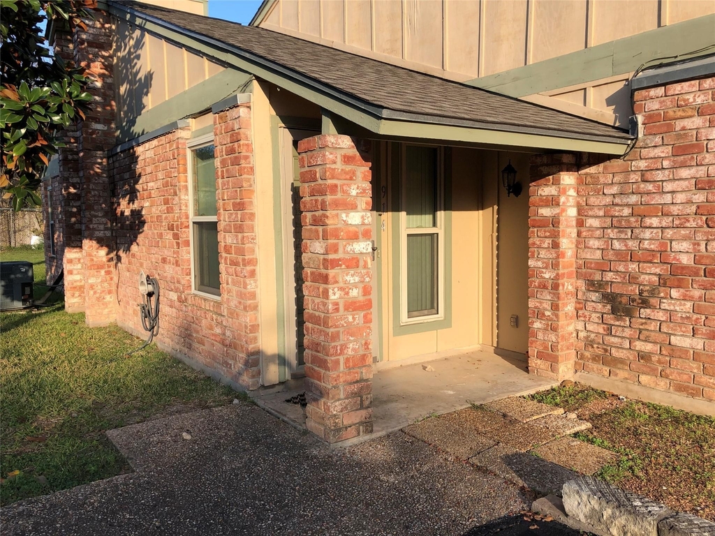 914 W Meadowmere Ln - Photo 0