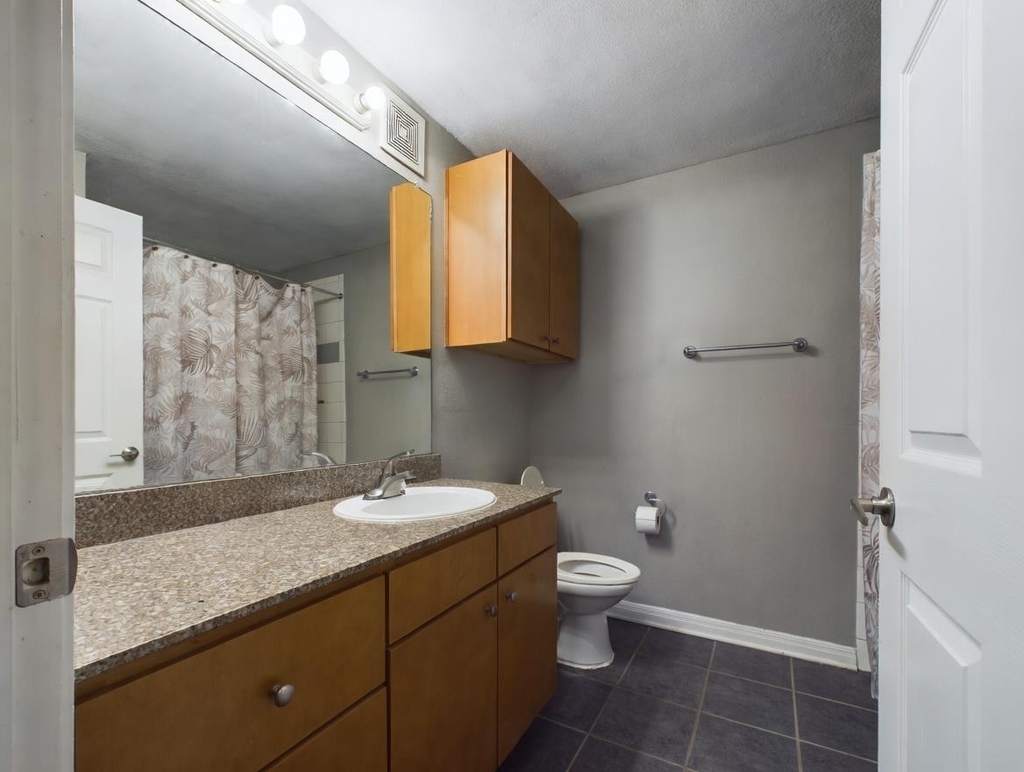 2502 Leon St - Photo 8