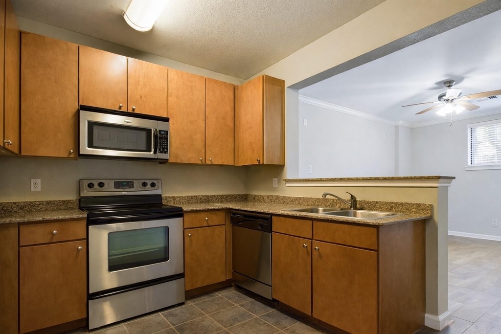 2502 Leon St - Photo 3
