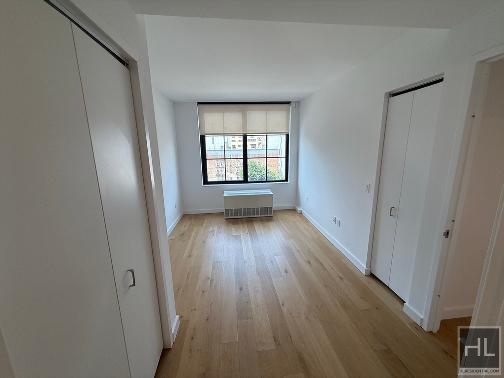 Northern Boulevard - Photo 6