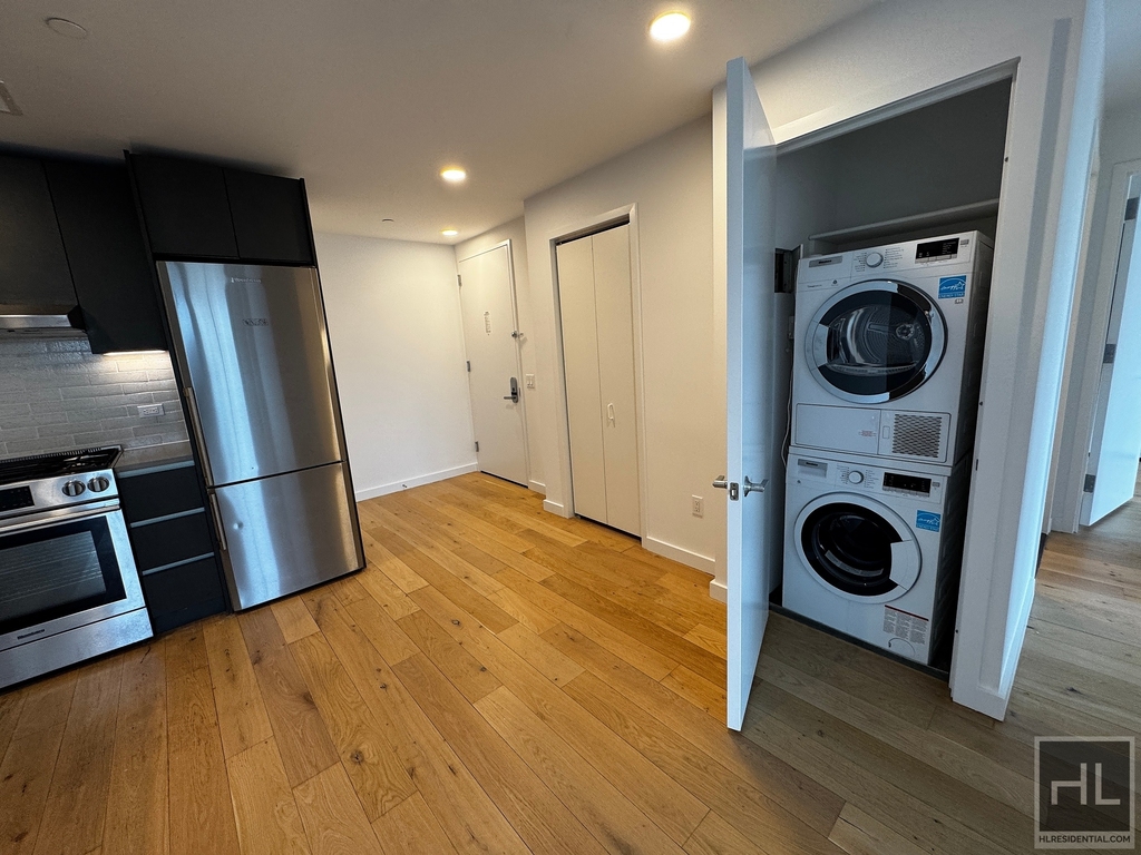 Northern Boulevard - Photo 1
