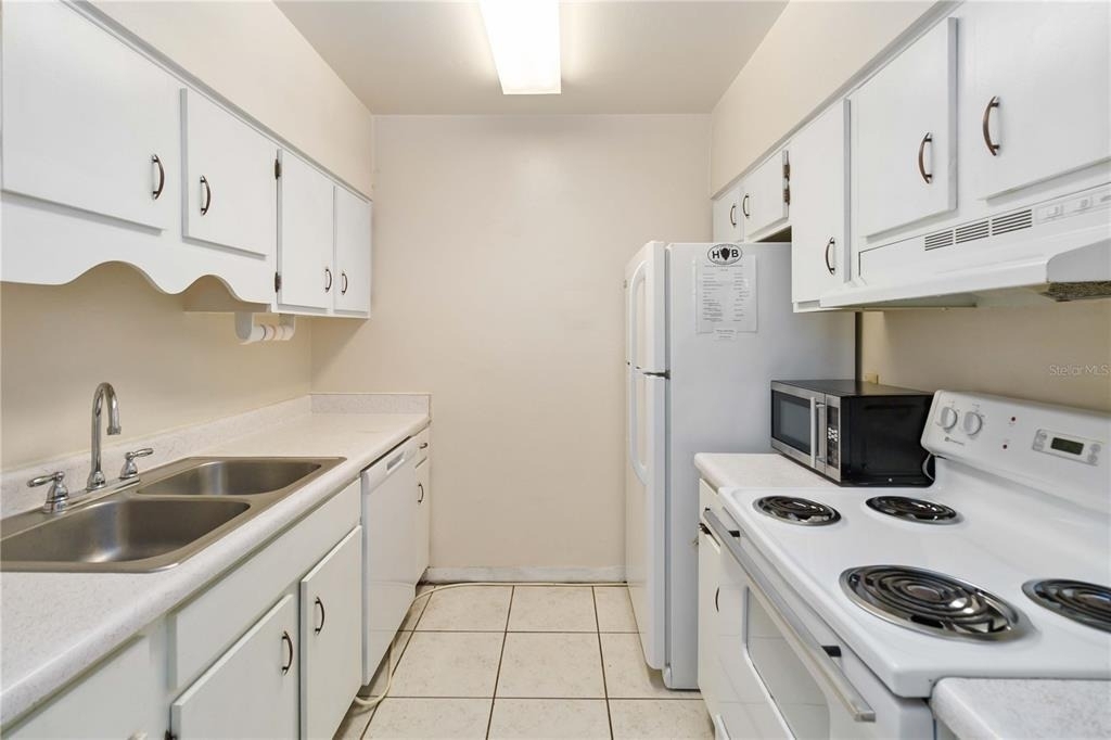 2500 Lee Road - Photo 11