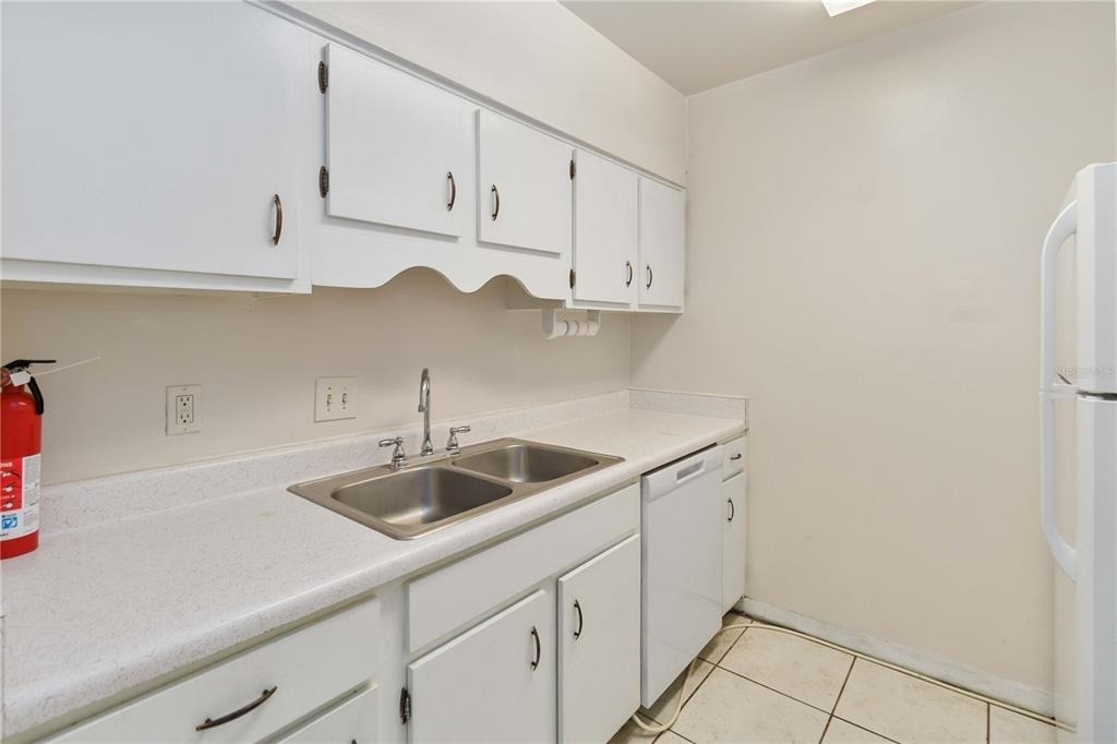 2500 Lee Road - Photo 13