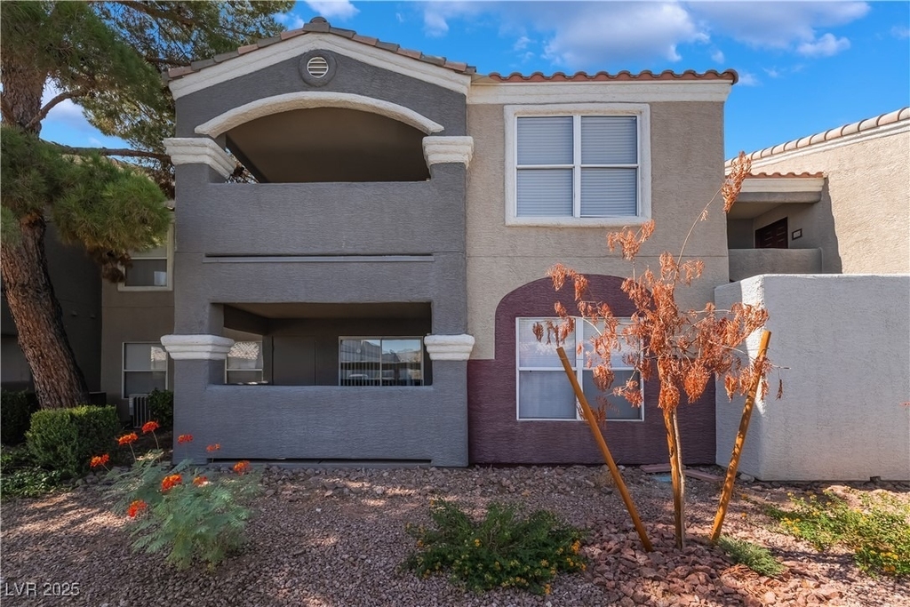 5055 W Hacienda Avenue - Photo 0
