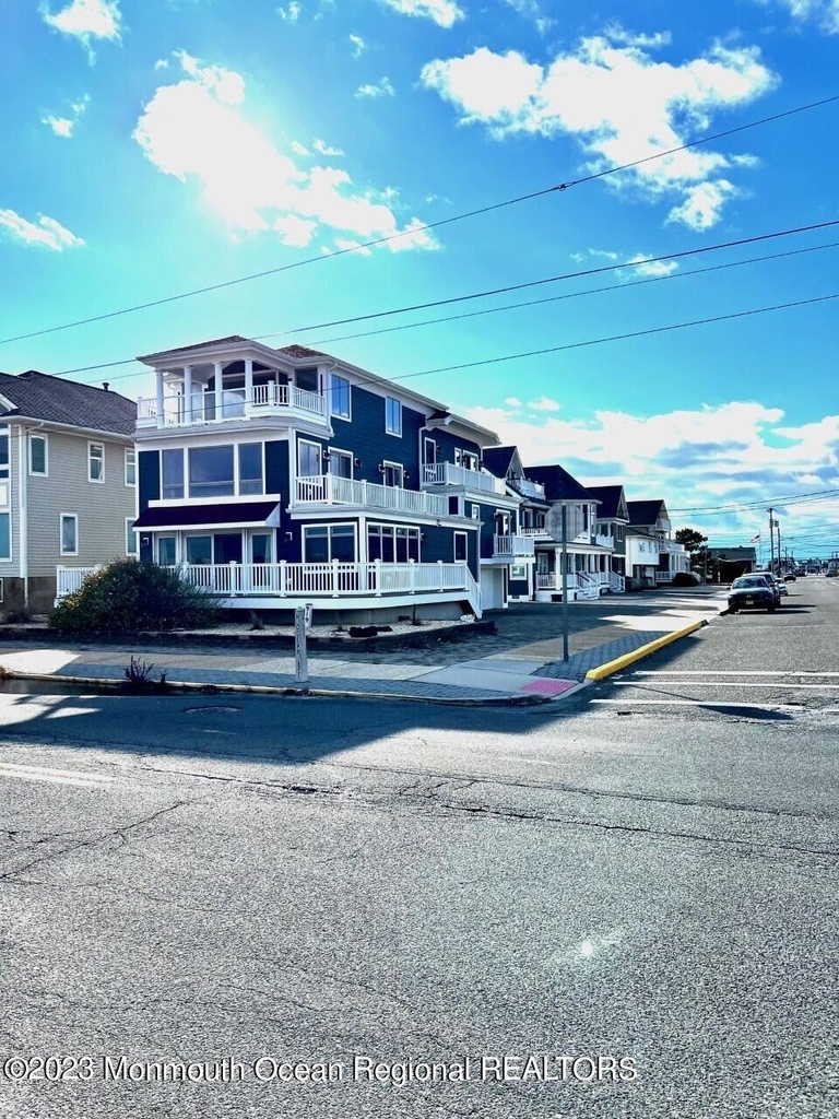 919 N Ocean Avenue - Photo 2
