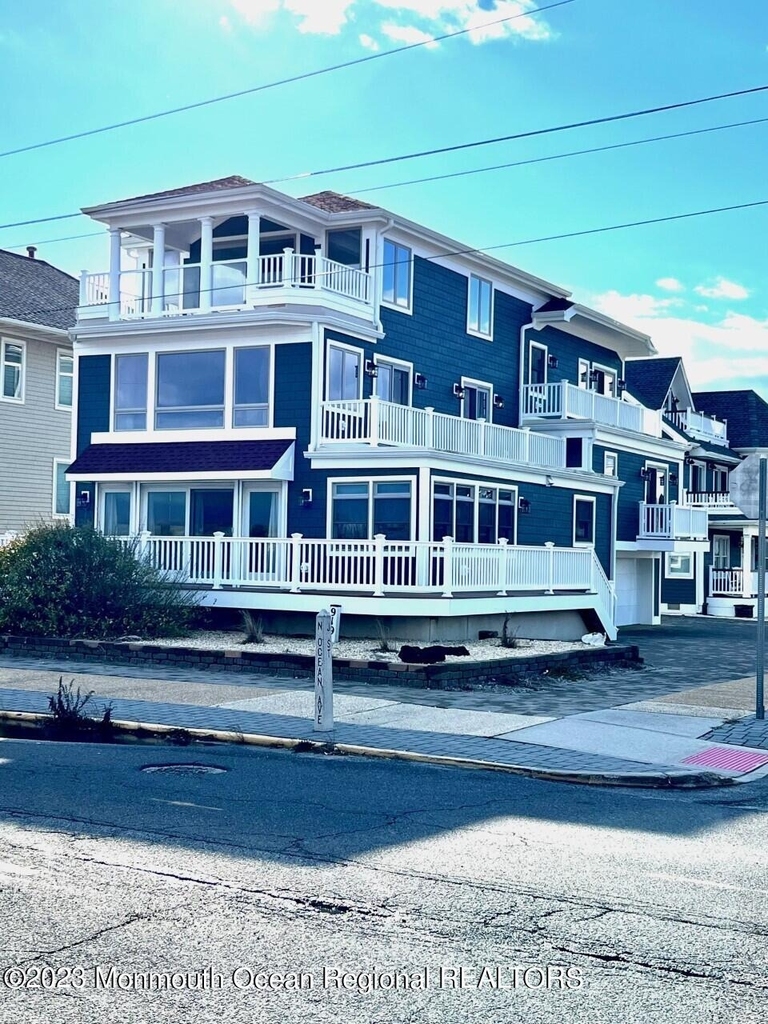 919 N Ocean Avenue - Photo 0