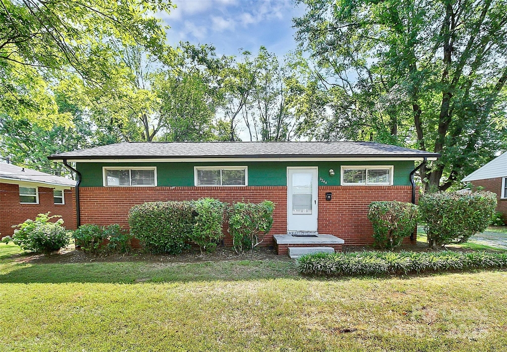 2244 English Drive - Photo 0