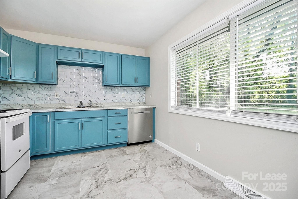 2244 English Drive - Photo 5