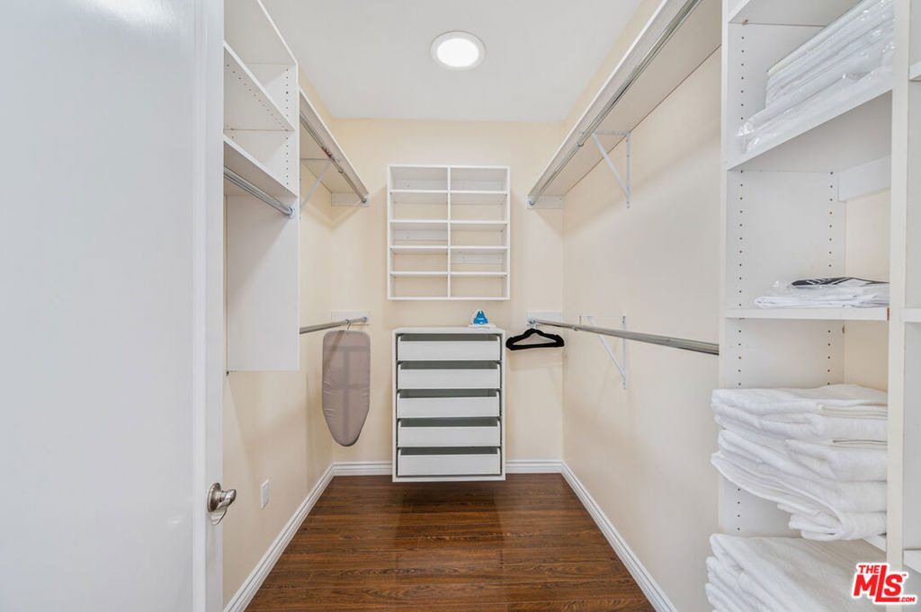 715 N Kilkea Drive - Photo 20