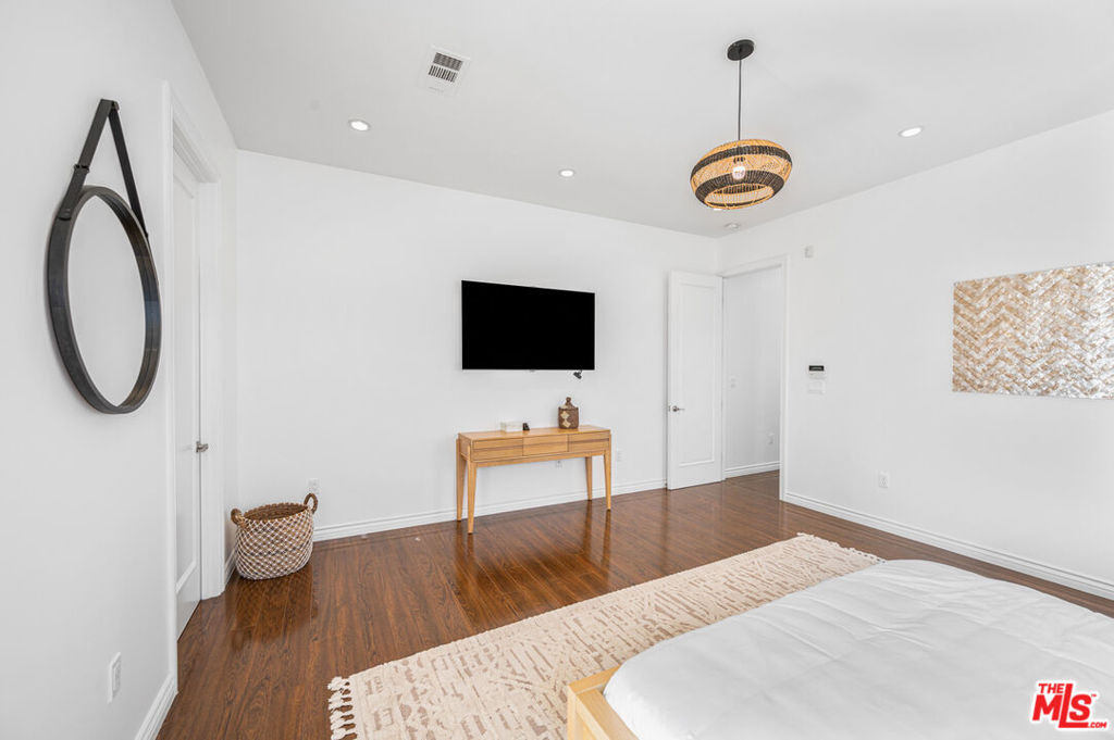 715 N Kilkea Drive - Photo 19