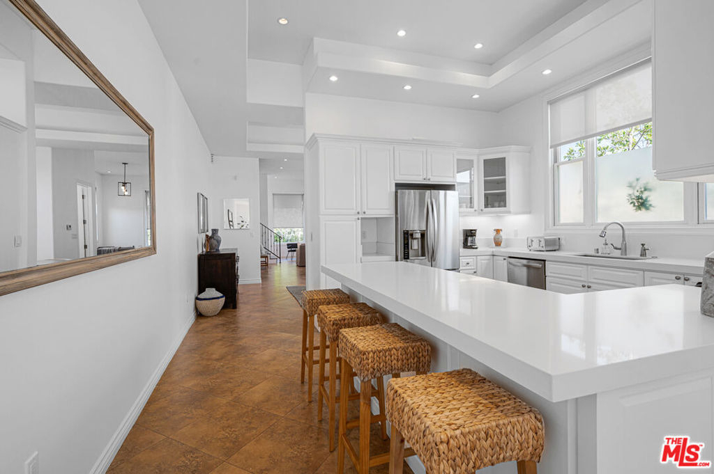 715 N Kilkea Drive - Photo 8