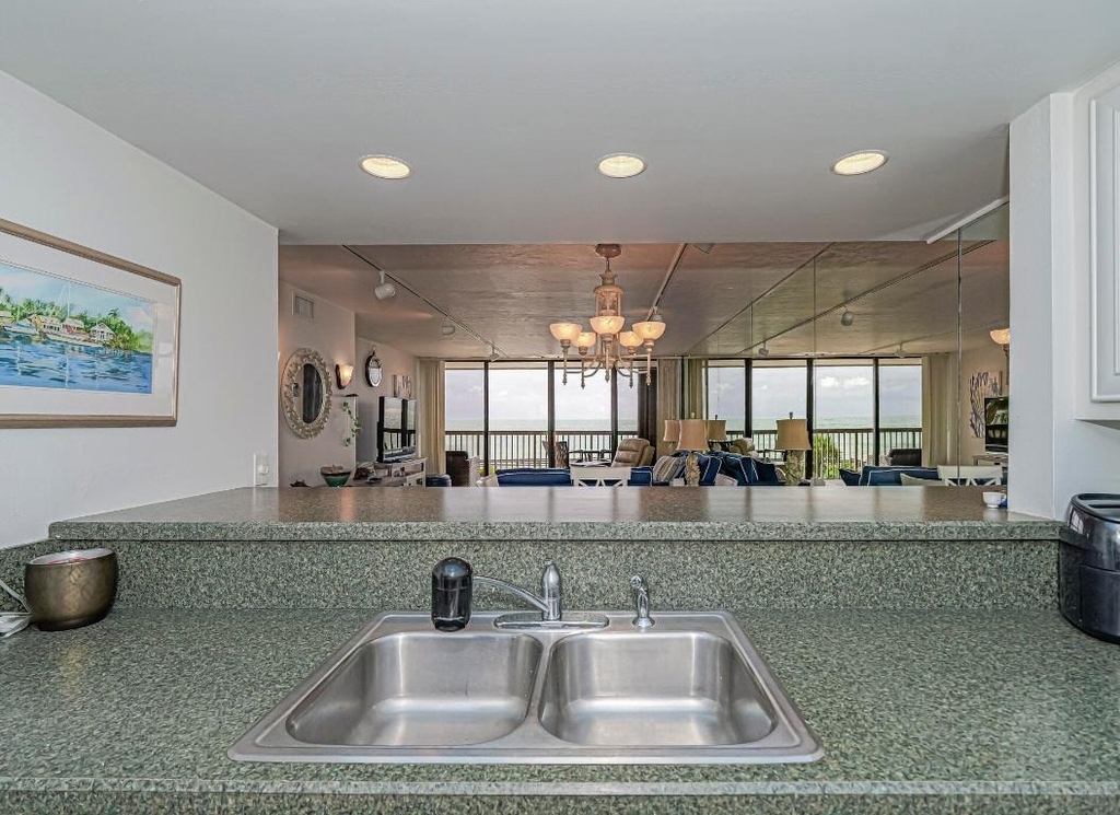 4141 Ocean Drive - Photo 10