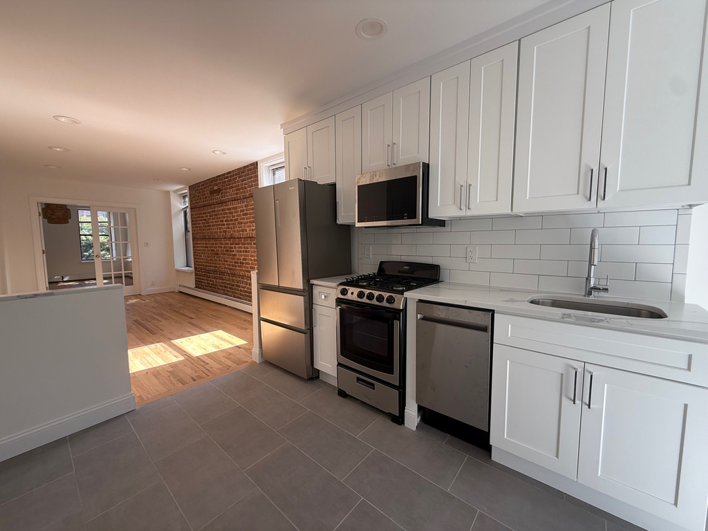 251 East 85th Street - Photo 7