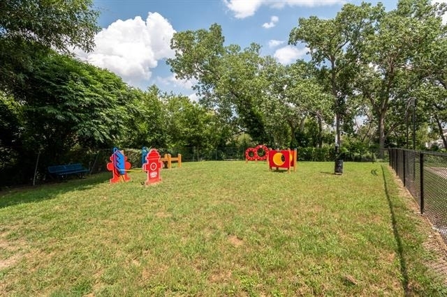1900 Estrada Parkway - Photo 3
