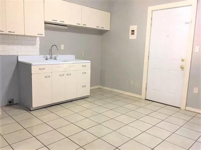 1102 Nw 27th Street - Photo 3