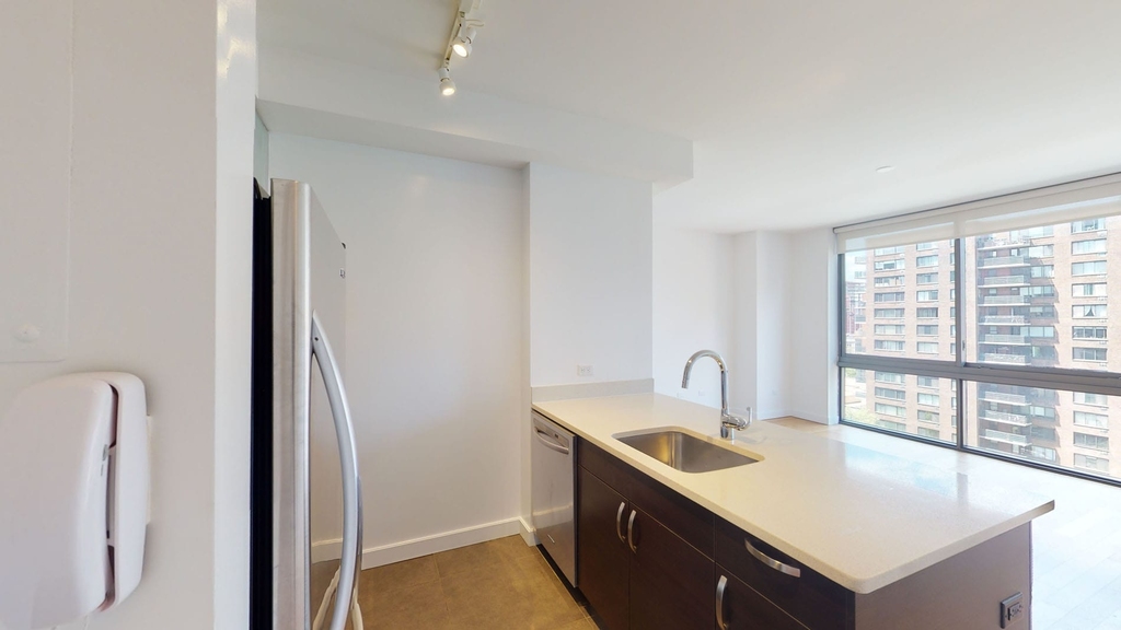 808 Columbus Ave - Photo 2