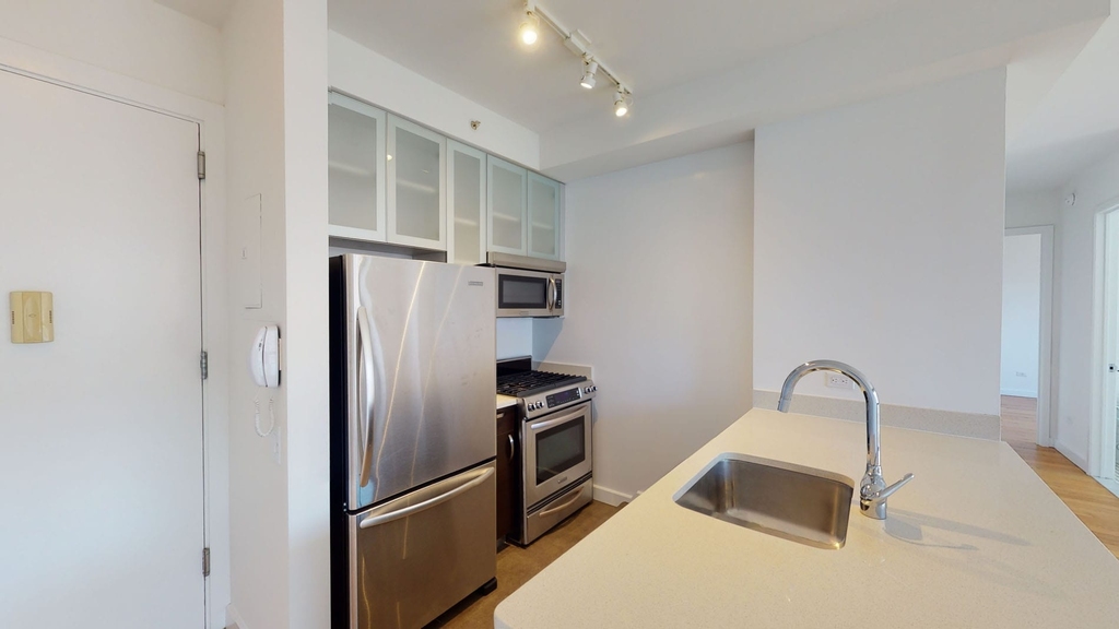 808 Columbus Ave - Photo 3