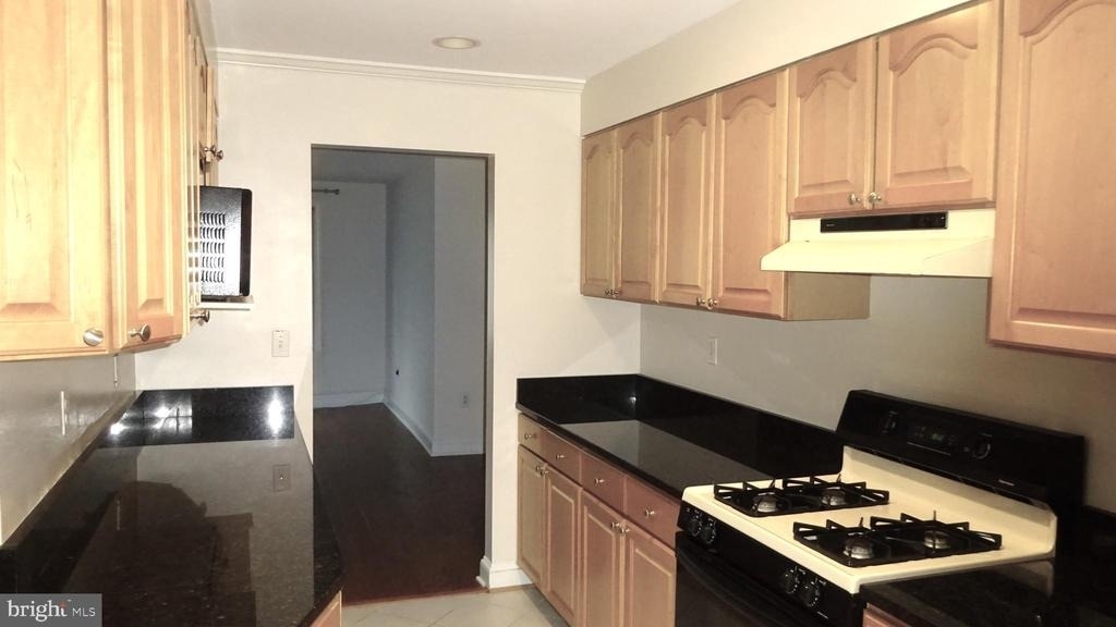 9804 Broad Street - Photo 11